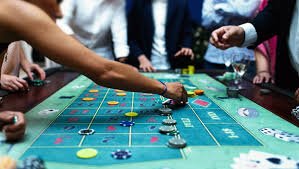 Side-by-side comparison of jeboltogel slot app dashboard and mobile browser interface